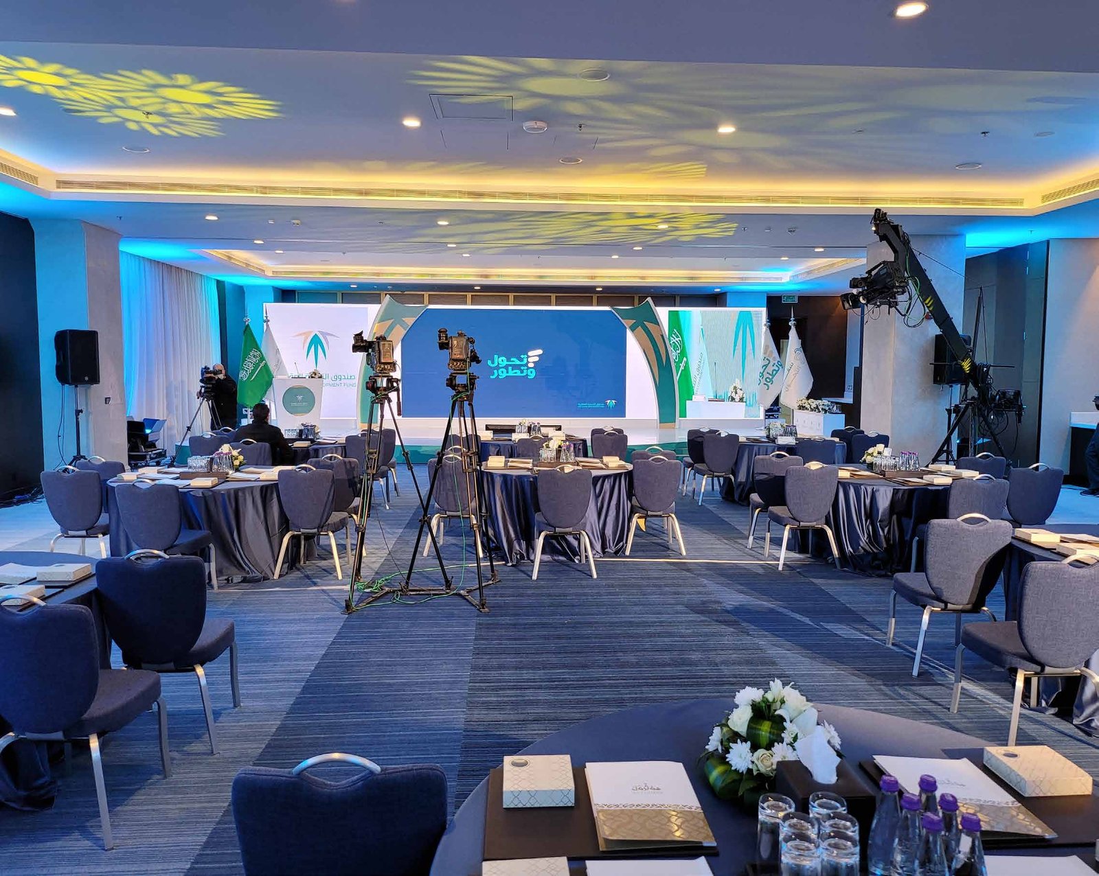 امكانية اضافة مجموعة صور وكل صورة لها وصف